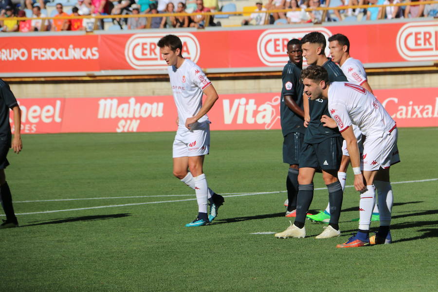 Fotos: Las imágenes de la afición en el Cultural-Real Madrid