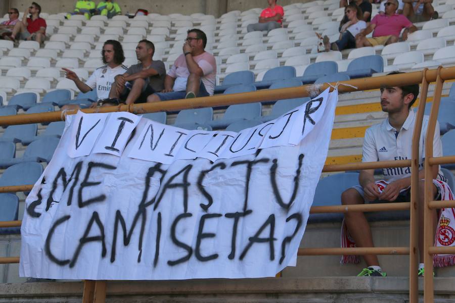 Fotos: Las imágenes de la afición en el Cultural-Real Madrid