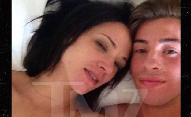 Asia Argento y Jimmy Bennett durante su encuentro sexual.