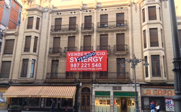 Uno de los edificos situados en el centro de León vendido por Synergy.