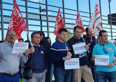 Imagen secundaria 1 - Los trabajadores reclaman a Renfe «más información» para evitar las agresiones de los viajeros de tren