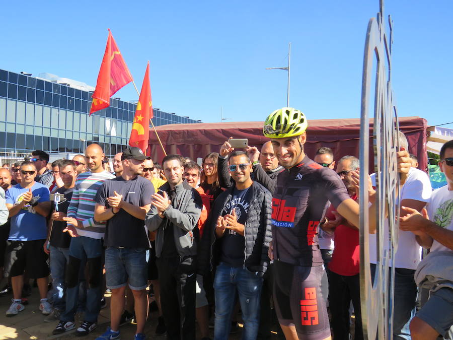 Fotos: Llegada de Piru a la fábrica de Villadangos