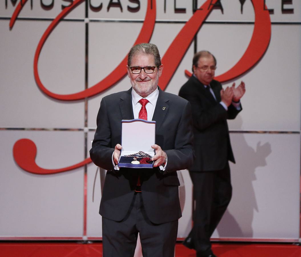 21.04.17 Julio Herrero recoge el Premio Castilla y León de Valores Humanos y Sociales.