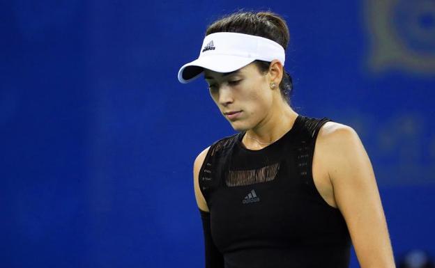 Garbiñe Muguruza se lamenta tras perder un punto. 