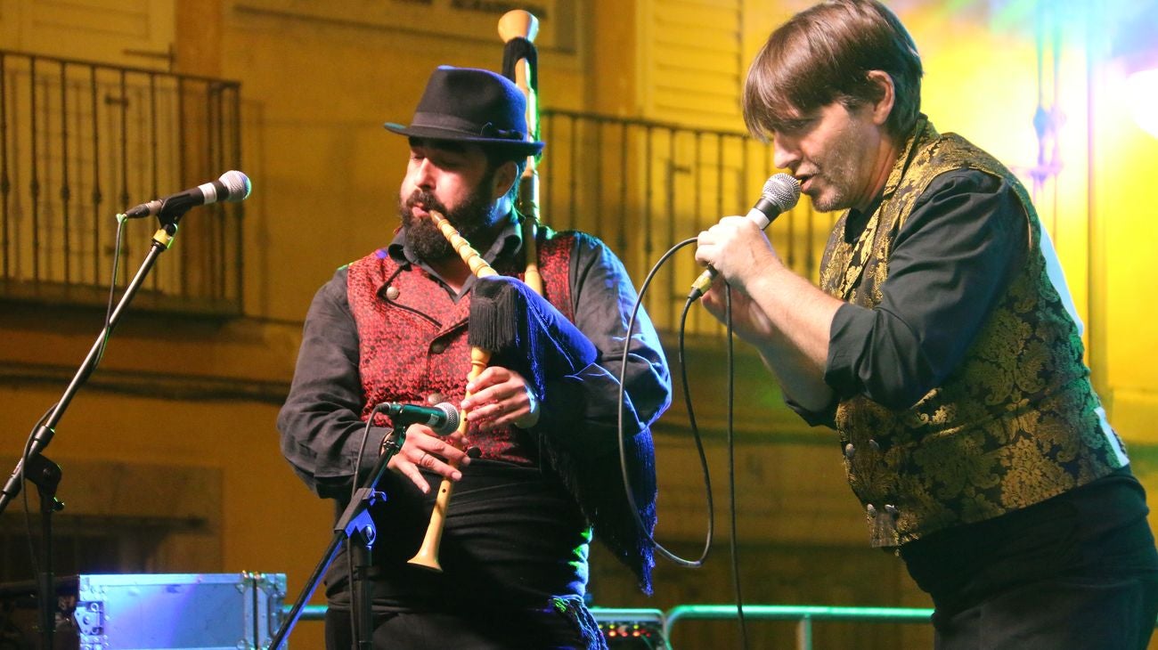 El XII Festival Celta Internacional 'Reinu de Llión' regresa con éxito a la Plaza de la Catedral de la mano de Salón Bombé y con una amplia presencia de público