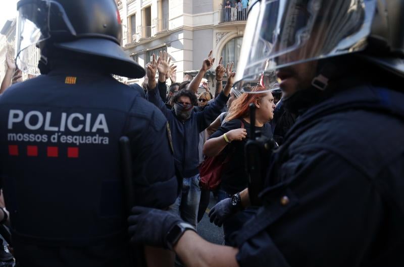 Fotos: Tensión en Barcelona por el boicot radical a una manifestación policial