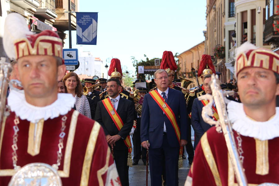 Fotos: Desfile de carros engalanados en León