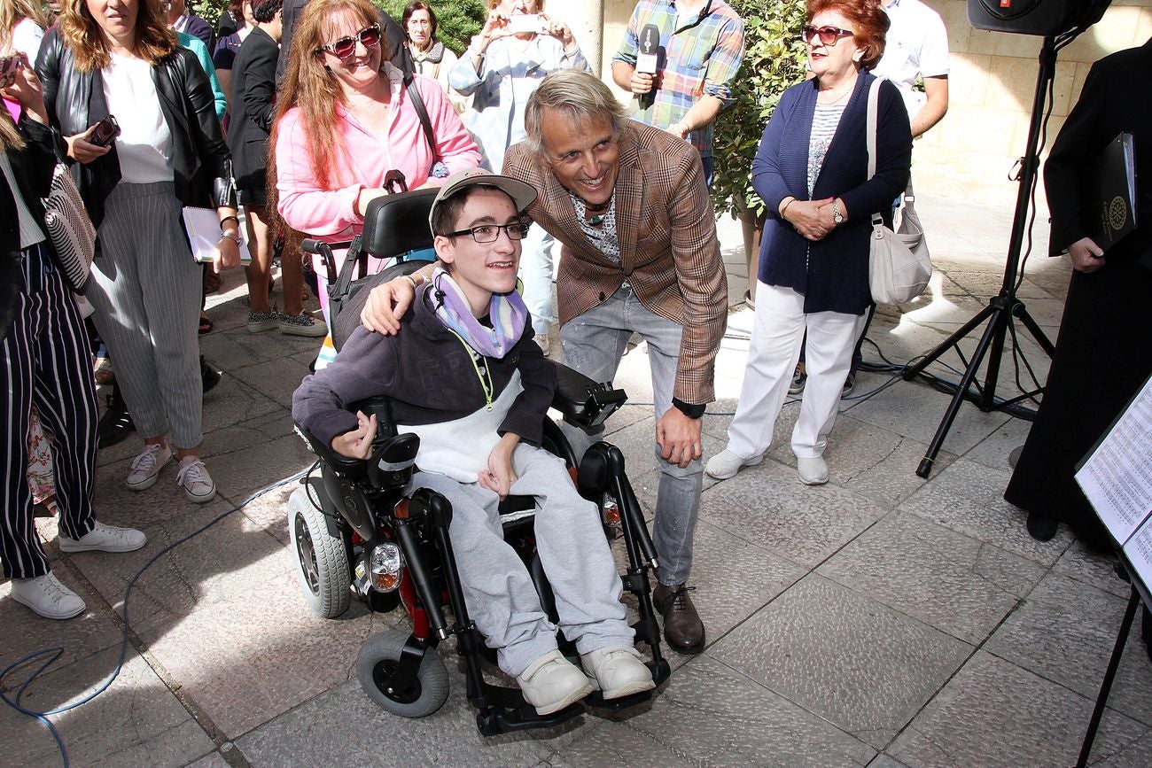 El presidente de la Diputación de León, Juan Martínez Majo, con el aventurero Jesús Calleja