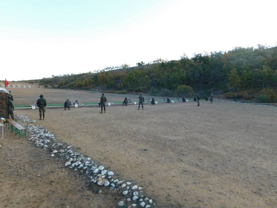 Fotos: La Legión gana en El Ferral