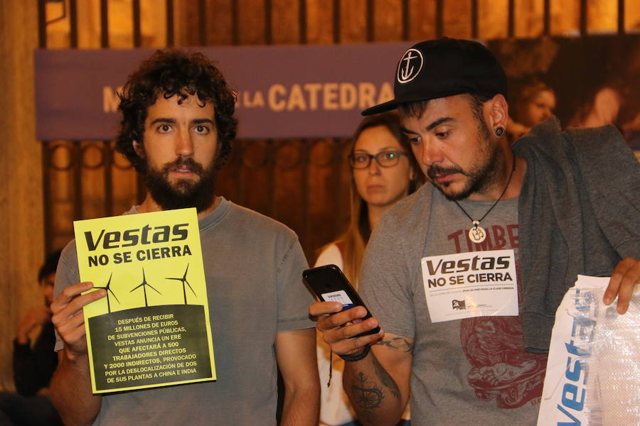 Fotos: La plantilla de Vestas lleva su conflicto a la Catedral de León