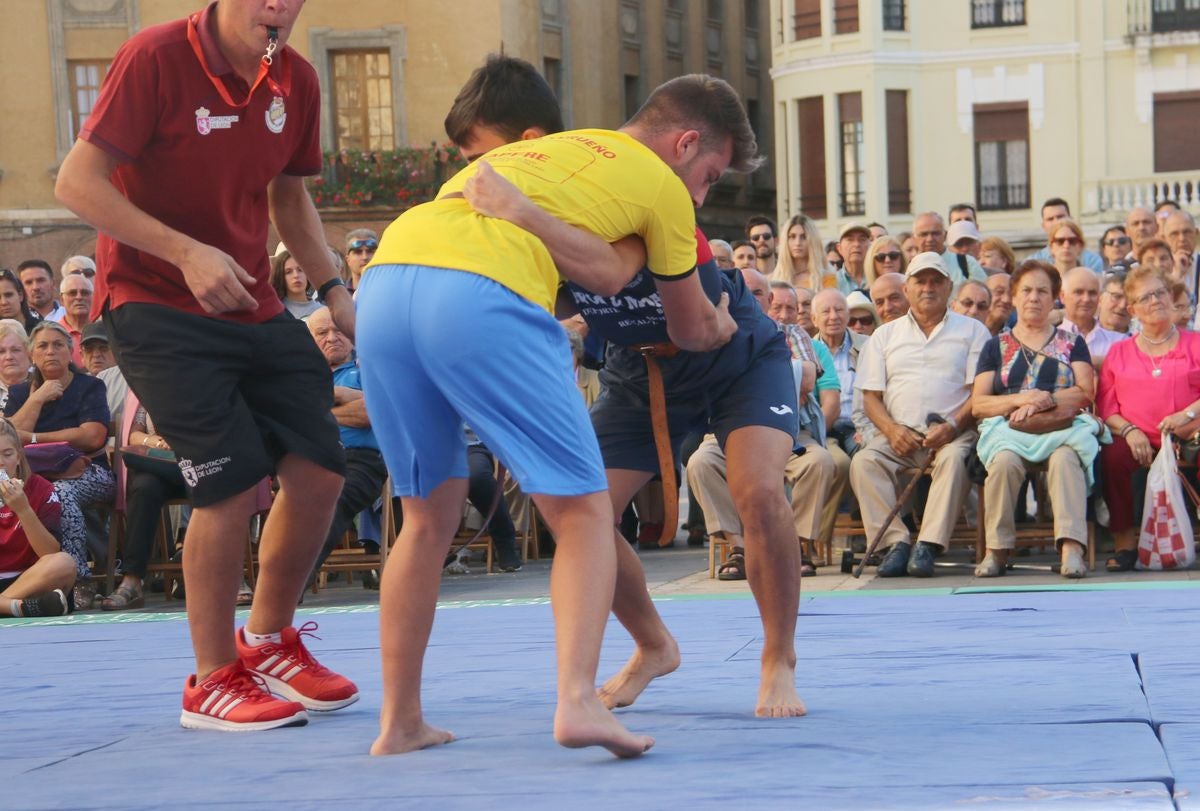 Fotos: La Catedral de León preside el Corro de San Froilán