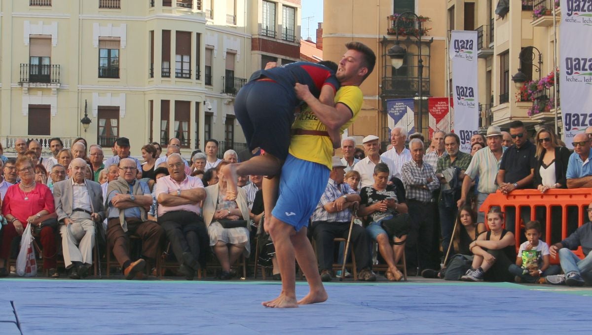 Fotos: La Catedral de León preside el Corro de San Froilán