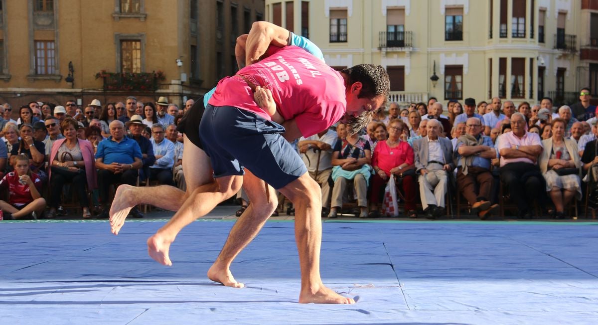 Fotos: La Catedral de León preside el Corro de San Froilán