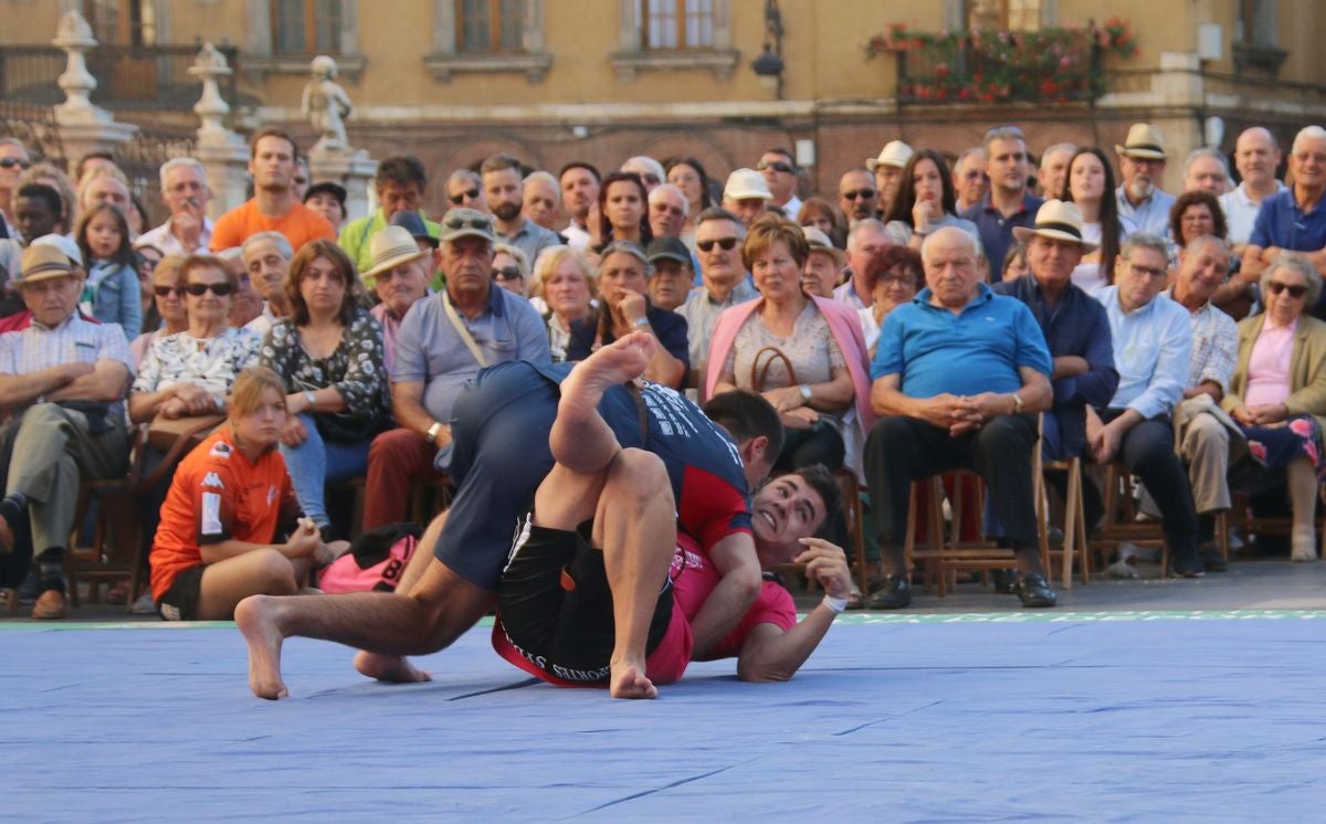 Fotos: La Catedral de León preside el Corro de San Froilán