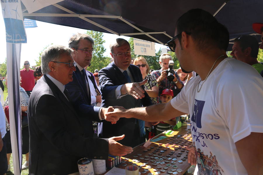 Los empleados de esta empresa montaron una carpa en la romería de la Virgen del Camino que recibió la visita del presidente de la Diputación, Juan Martínez Majo y del alcalde de León, Antonio Silván 