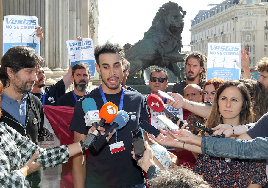 Fotos: Podemos pide la comparecencia de la ministra de Industria en el Congreso por Vestas