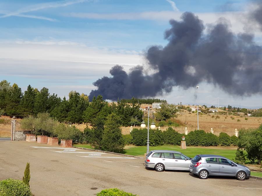 Fotos: Incendio en una planta de reciclaje de Onzonilla