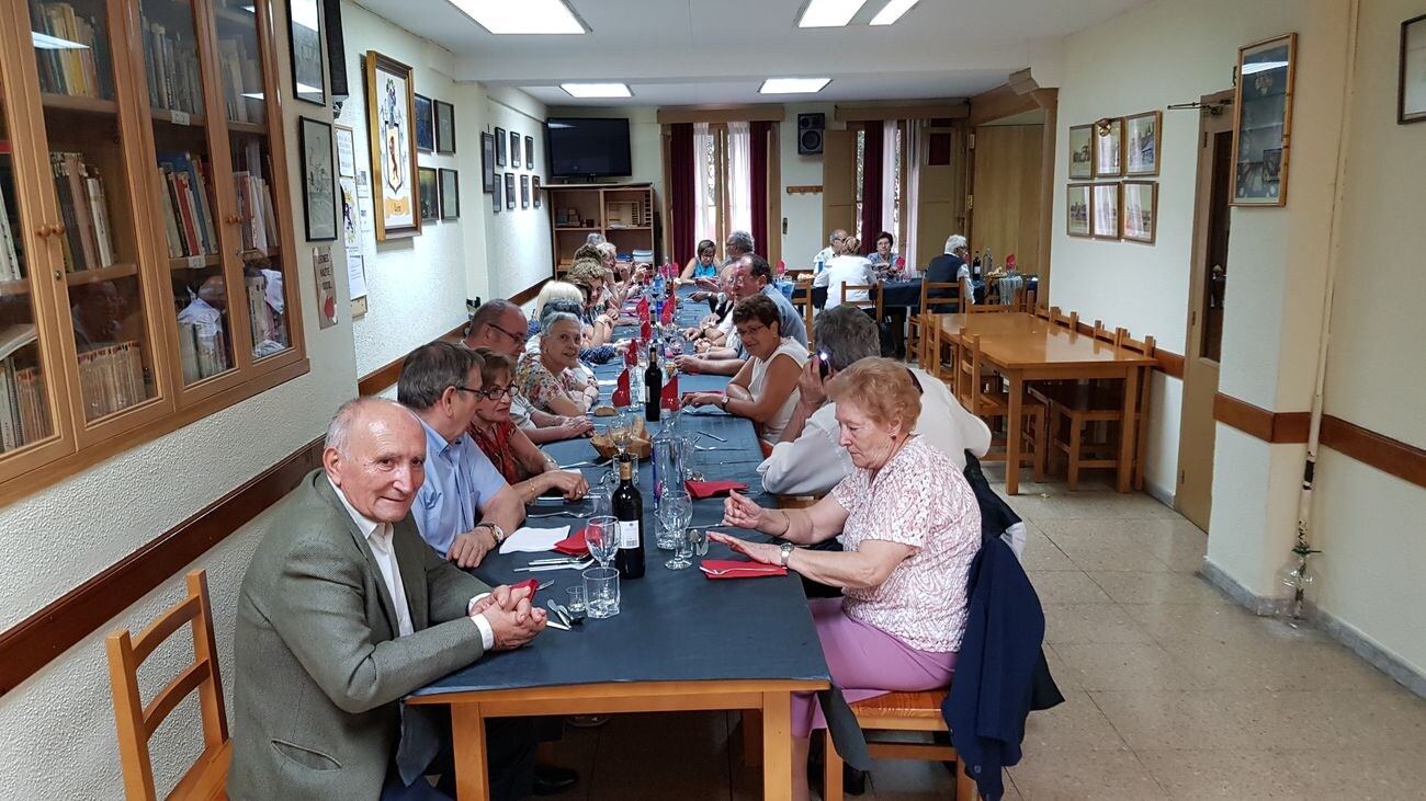 El Centro Leonés en Cataluña conmemora los actos de su patrona con leonoticias como invitado y da cuenta del enorme cariño y sentimiento hacia su tierra | «Esta casa ayuda a que León esté vivo entre nosotros y entre toda la gente y de aquí», aseguran