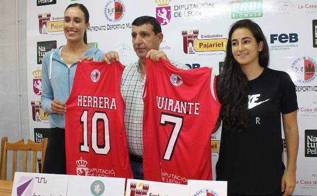 Laura Herrera, a la izquierda, en su presentación.