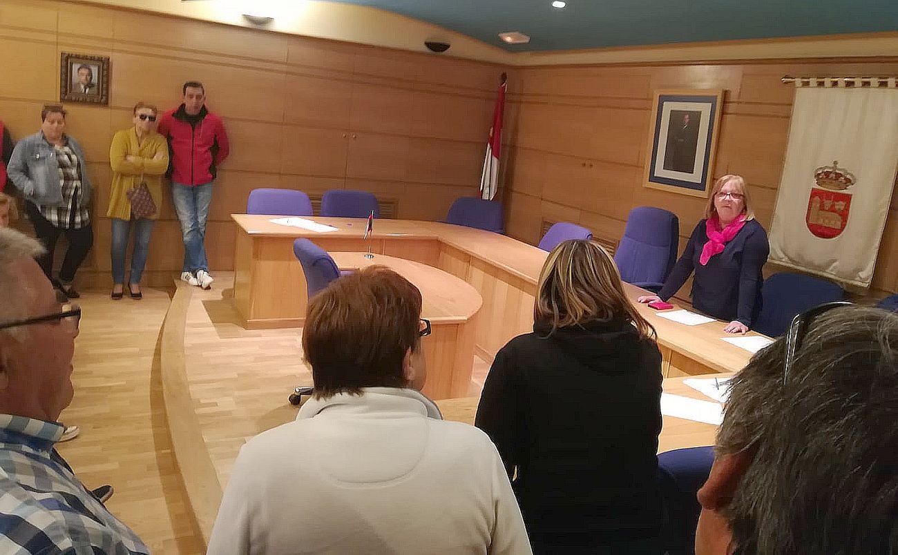 Un centenar de vecinos se citan el Ayuntamiento para debatir sobre la inseguridad en la zona | Una representación municipal con representantes de todos los partidos se reunirá con la subdelegada del Gobierno