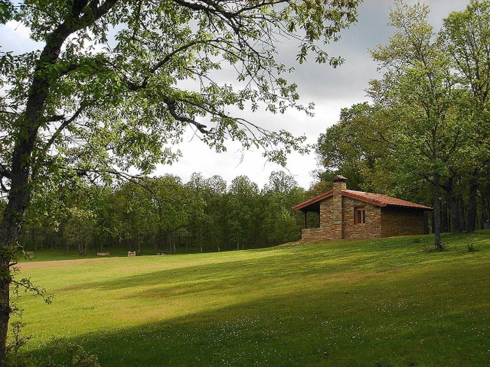 La localidad leonesa de Almanza cuenta con el único parque multiaventura de la provincia