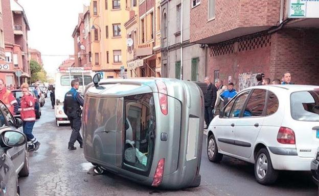 Espectacular accidente en la avenida de Nocedo de León