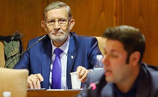 El concejal del PRB, Tarsicio Carballo, en un pleno.