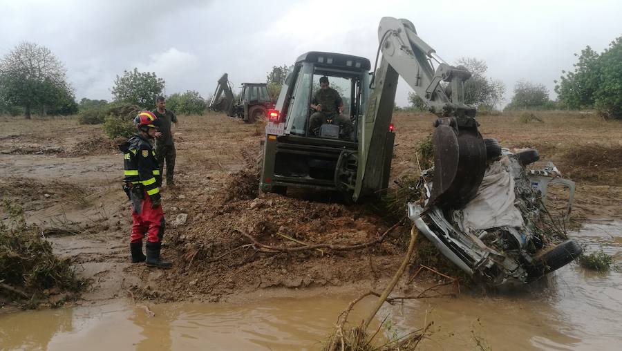 Los efectivos de la UME colaboran en las tareas de recuperación de las zonas afectadas por las inundaciones de Mallorca