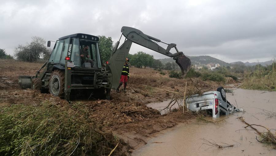 Los efectivos de la UME colaboran en las tareas de recuperación de las zonas afectadas por las inundaciones de Mallorca