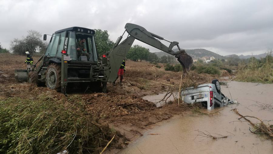 Los efectivos de la UME colaboran en las tareas de recuperación de las zonas afectadas por las inundaciones de Mallorca