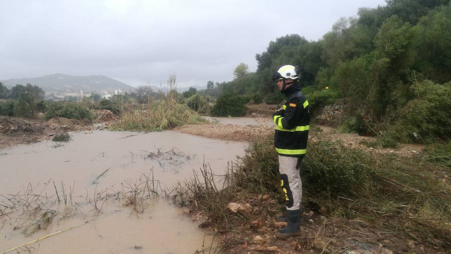 Los efectivos de la UME colaboran en las tareas de recuperación de las zonas afectadas por las inundaciones de Mallorca