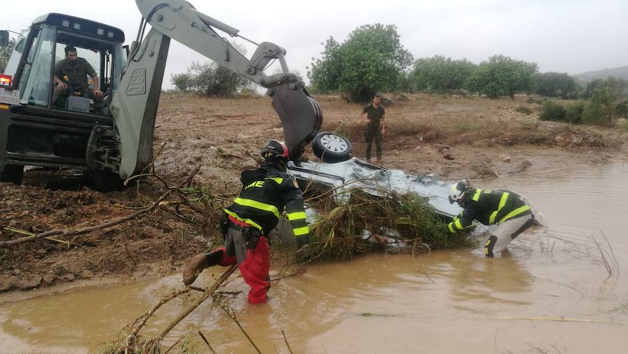 Los efectivos de la UME colaboran en las tareas de recuperación de las zonas afectadas por las inundaciones de Mallorca