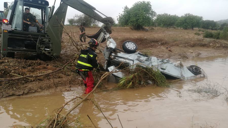 Los efectivos de la UME colaboran en las tareas de recuperación de las zonas afectadas por las inundaciones de Mallorca