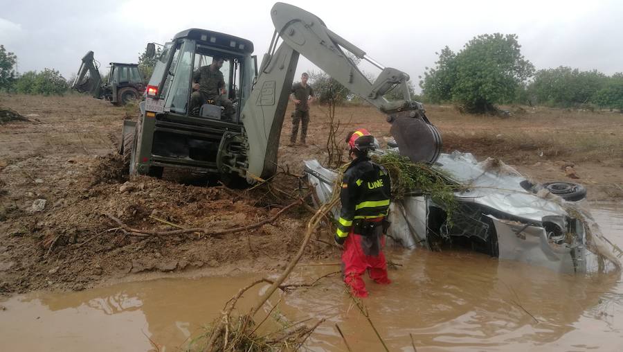 Los efectivos de la UME colaboran en las tareas de recuperación de las zonas afectadas por las inundaciones de Mallorca