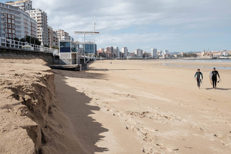 Fotos: La playa de San Lorenzo pierde arena