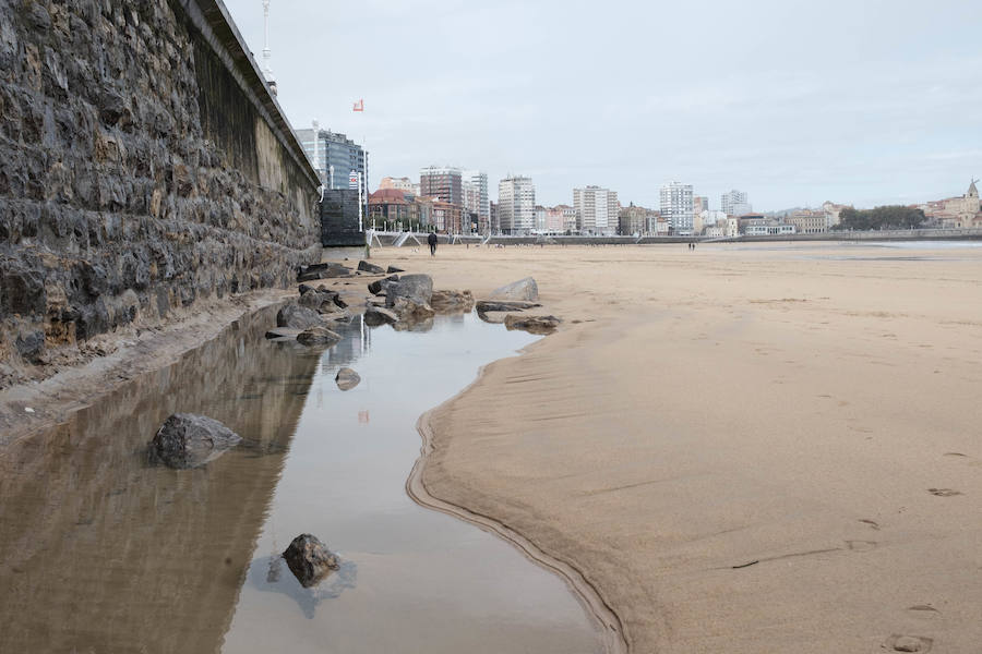 Fotos: La playa de San Lorenzo pierde arena