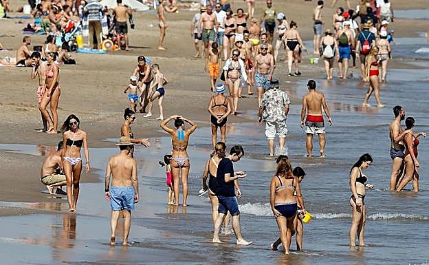 Expertos turísticos ven margen para elevar en 20.000 millones los ingresos hasta 2020 con «viajeros de calidad»