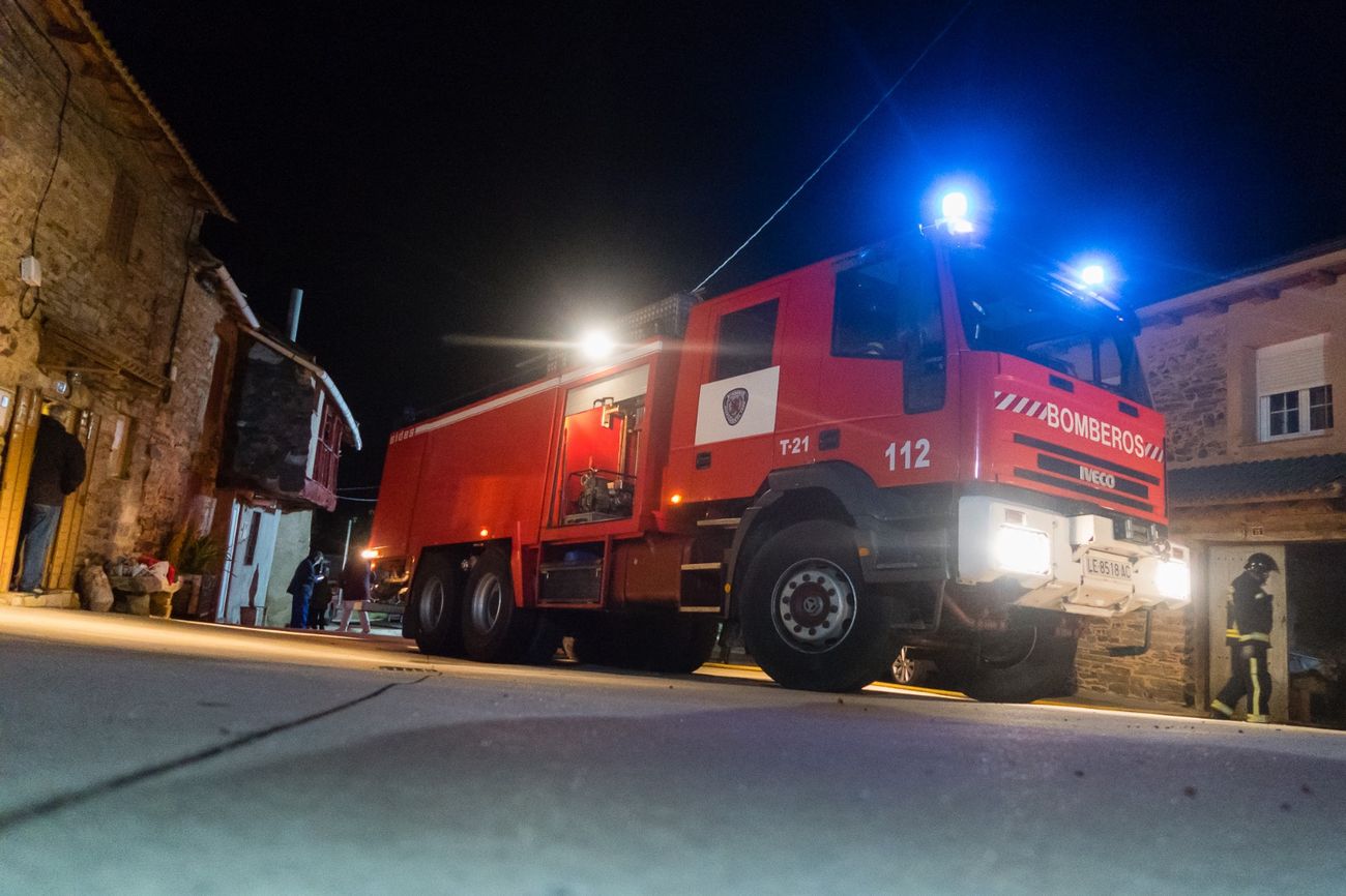 Un incendio en Piedras Albas evidencia la necesidad de parques de Bomberos provinciales