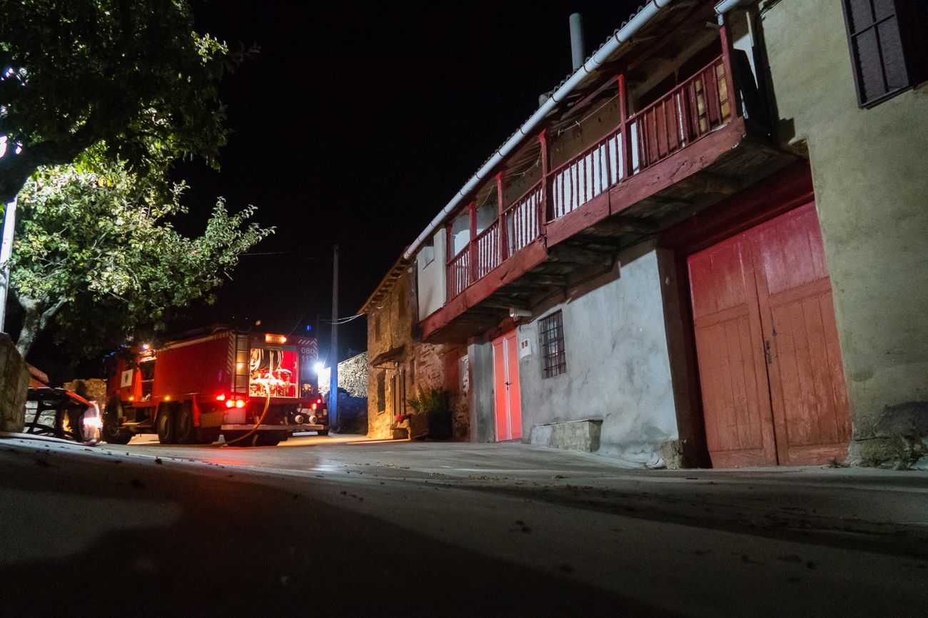 Un incendio en Piedras Albas evidencia la necesidad de parques de Bomberos provinciales