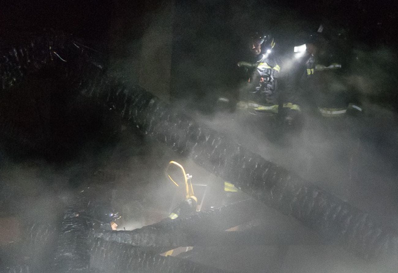 Un incendio en Piedras Albas evidencia la necesidad de parques de Bomberos provinciales