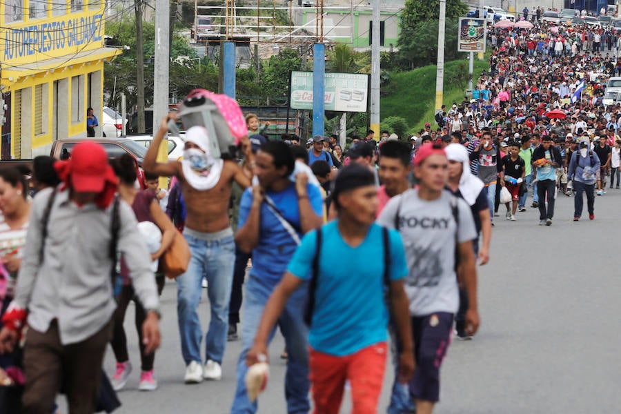 Familias completas iniciaron el sábado la marcha desde Honduras hacia Estados Unidos