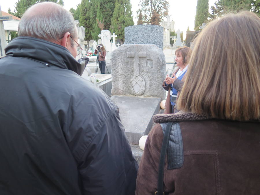 Fotos: Visita guiada al Cementerio