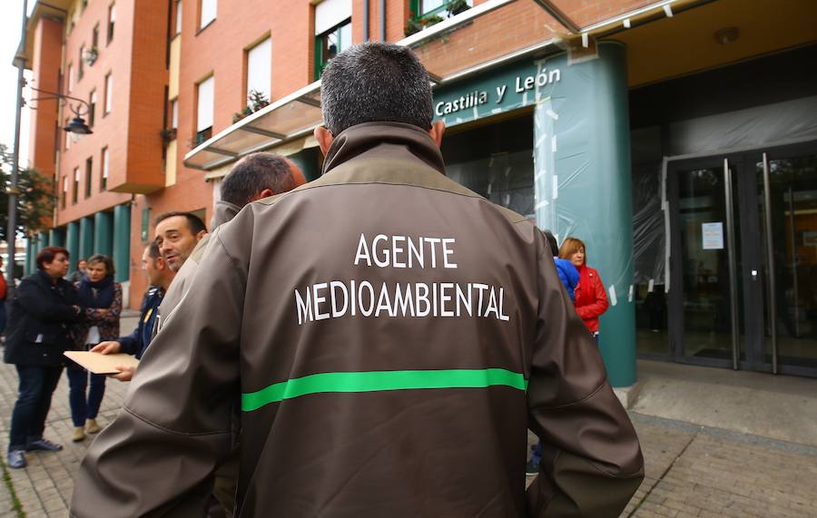 Fotos: Concentración ante la sede de la Junta de Castilla y León en Ponferrada