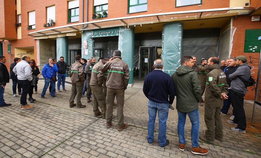 Fotos: Concentración ante la sede de la Junta de Castilla y León en Ponferrada