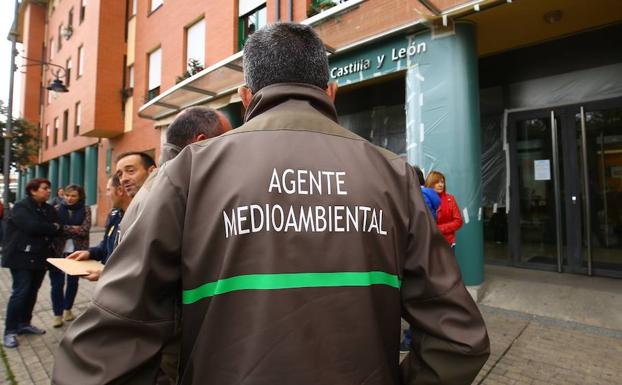 Concentración ante la sede de la Junta de Castilla y León en Ponferrada. 