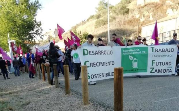 La manifestación avanza durante su recorrido. 