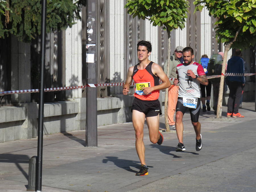 León celebra la carrera 10 kilómetros León, capital española de la gastronomía.