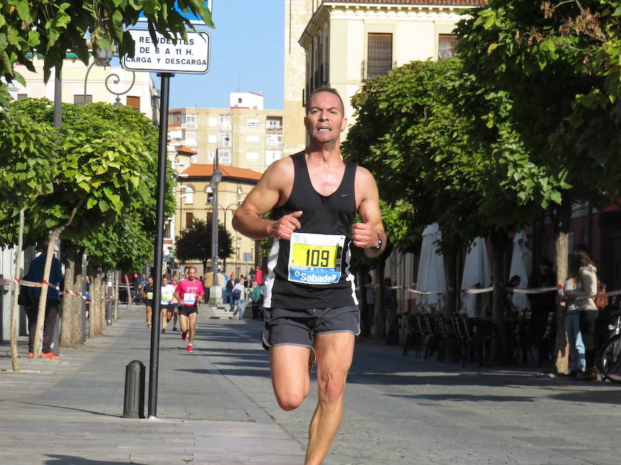 León celebra la carrera 10 kilómetros León, capital española de la gastronomía.