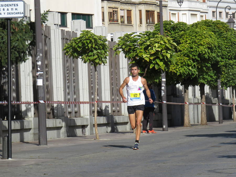 León celebra la carrera 10 kilómetros León, capital española de la gastronomía.