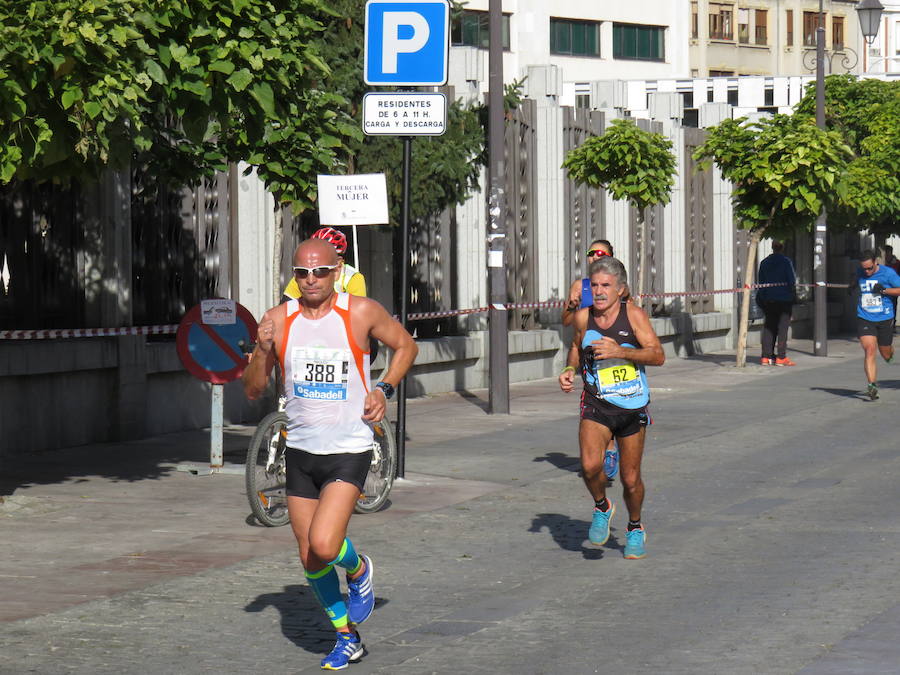 León celebra la carrera 10 kilómetros León, capital española de la gastronomía.